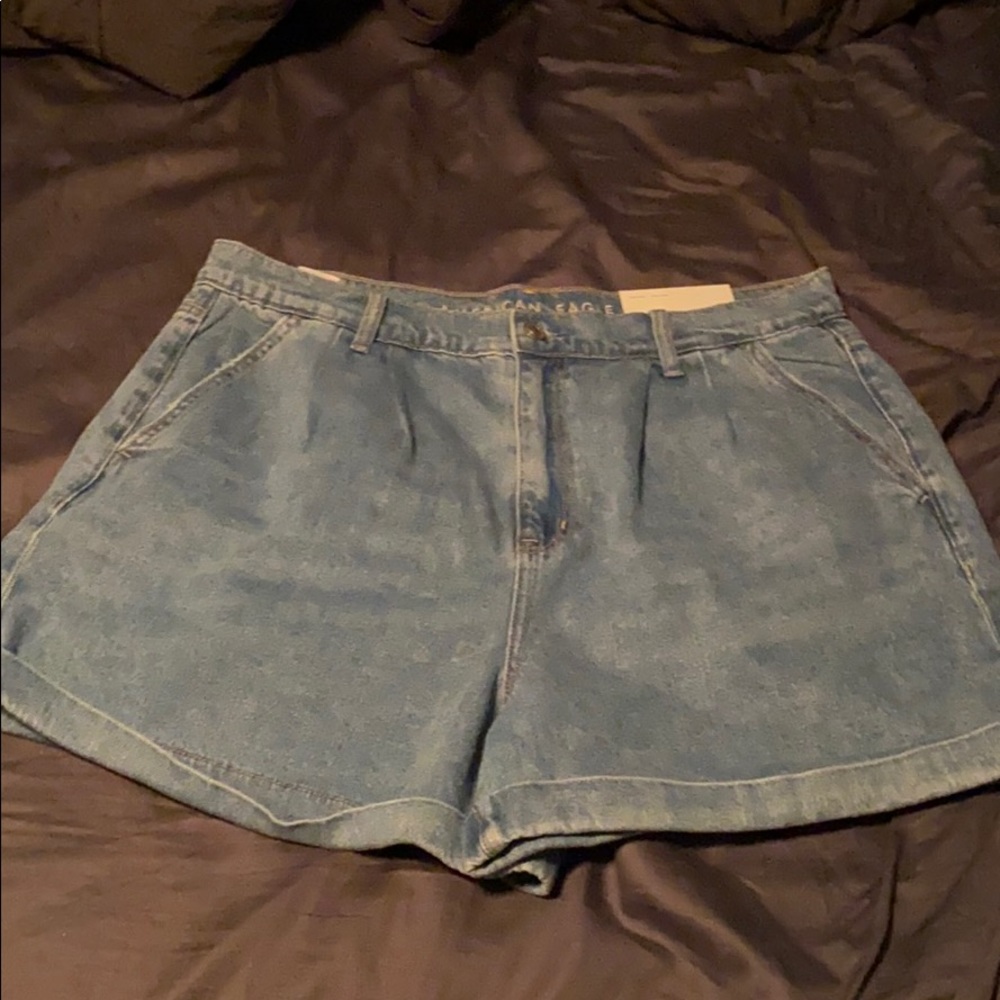 AMERICAN EAGLE MOM SHORTS